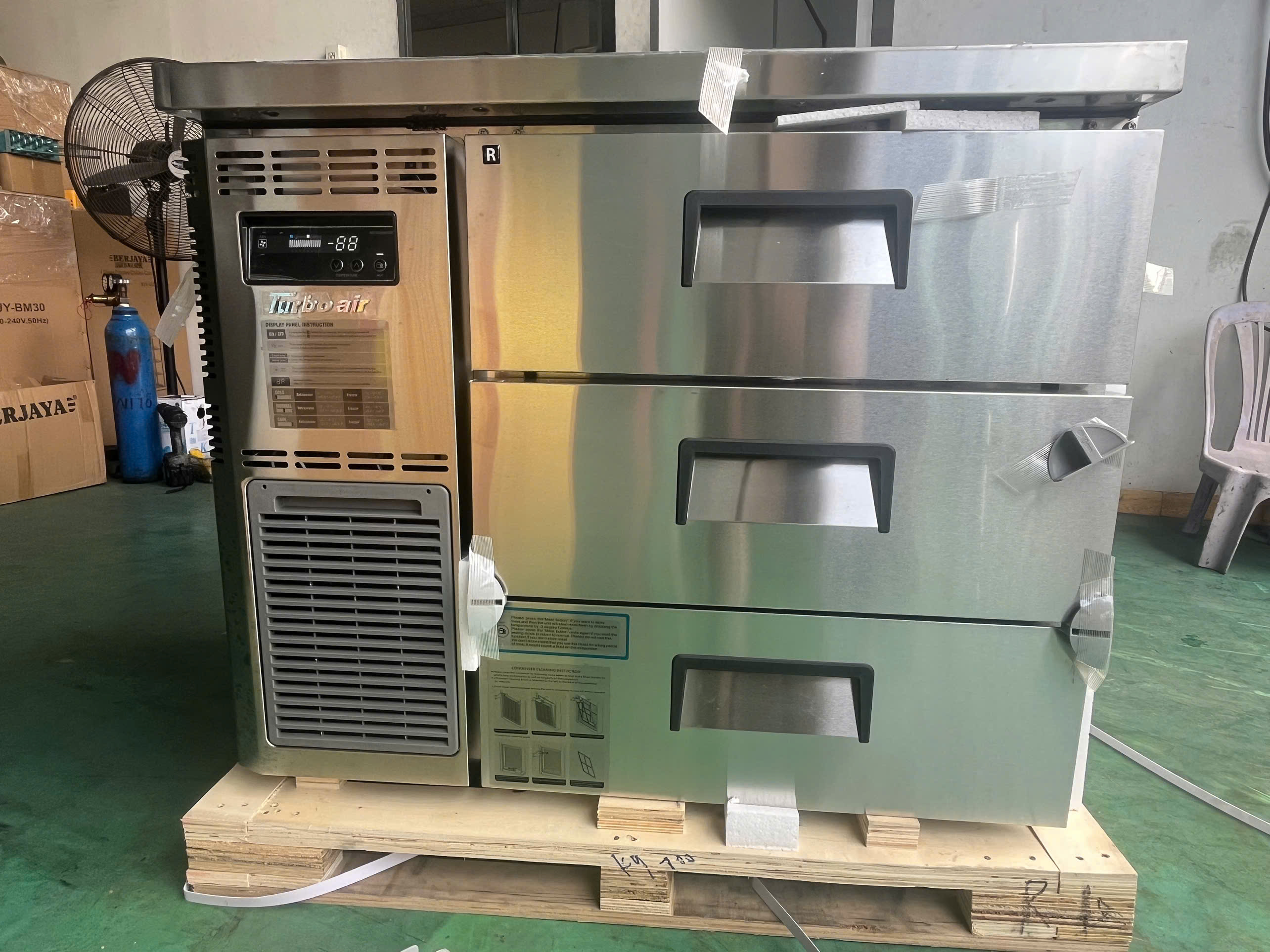 KUF9-3D-3: Bàn đông 3 ngăn kéo 0.9m Turbo Air